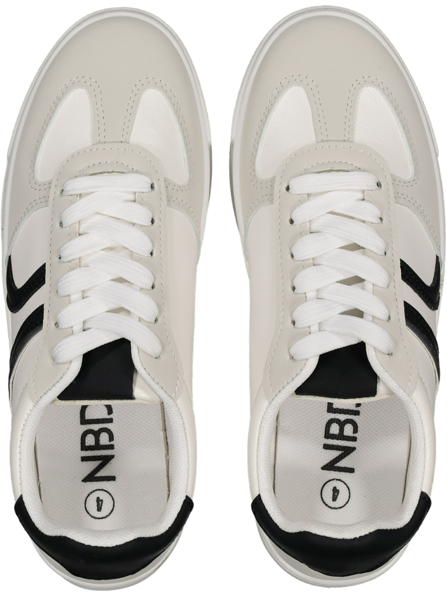 Low Top Fashion Sneaker (2)