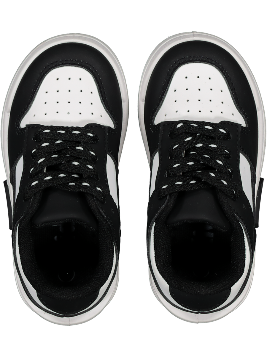 Black And White Low-Top Sneakers (2)