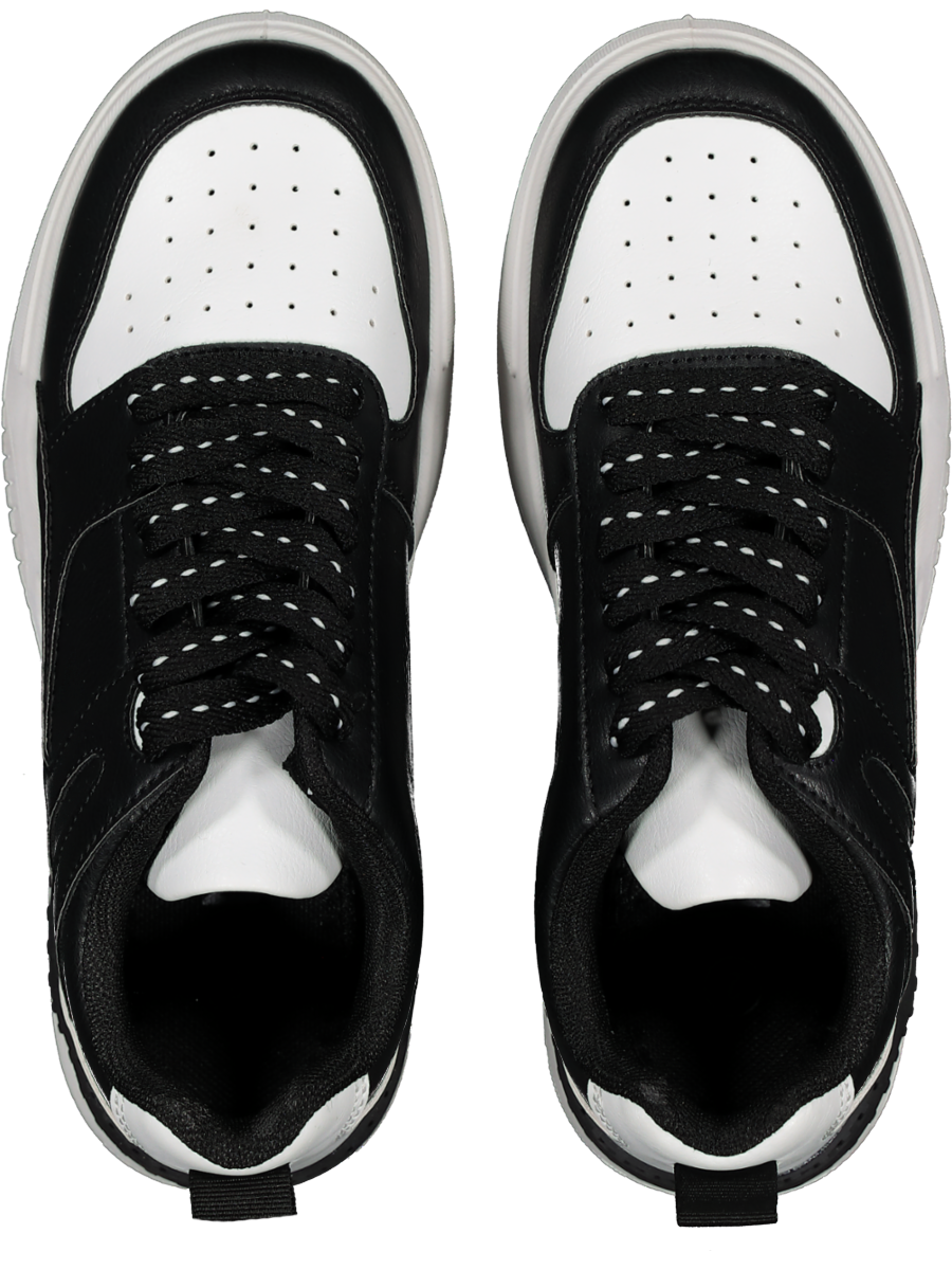 Black And White Low Top Sneakers (2)