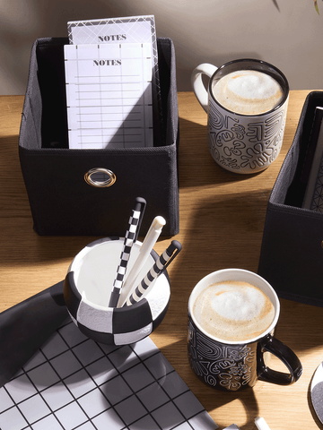 Black And White Round Pen Holder