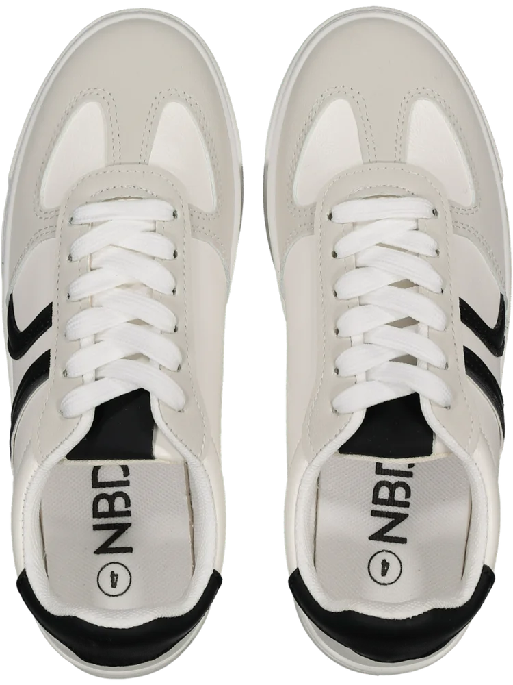 Low Top Fashion Sneaker (2)